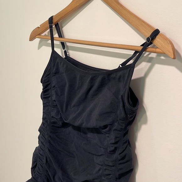 Classiques Entier Seamless Shaping Tank Camisole in Navy-Like New! - Picture 2 of 5